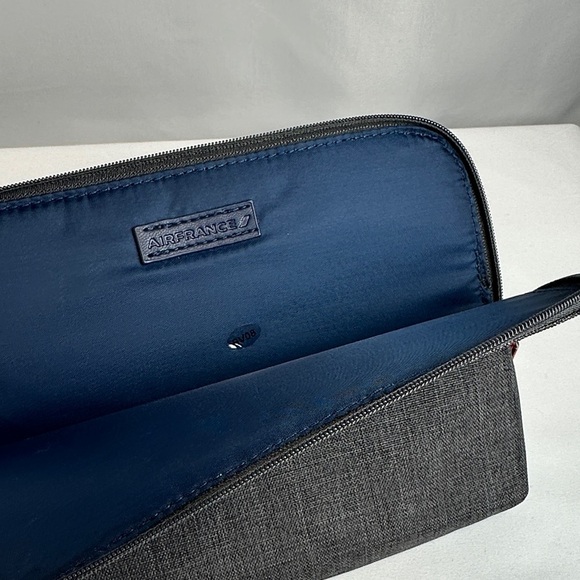 Stylish Gray Accessories/ Toiletries Bag - Picture 4 of 7